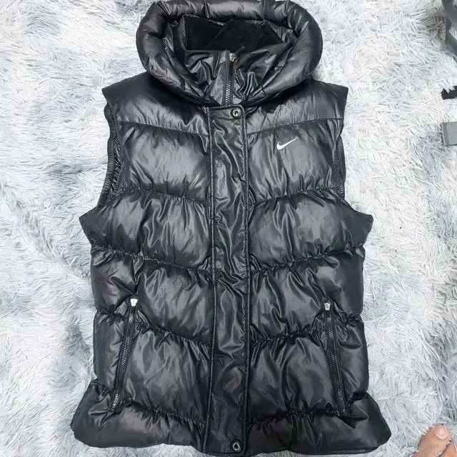 90 Nike Nylon Glossy Padded Vest