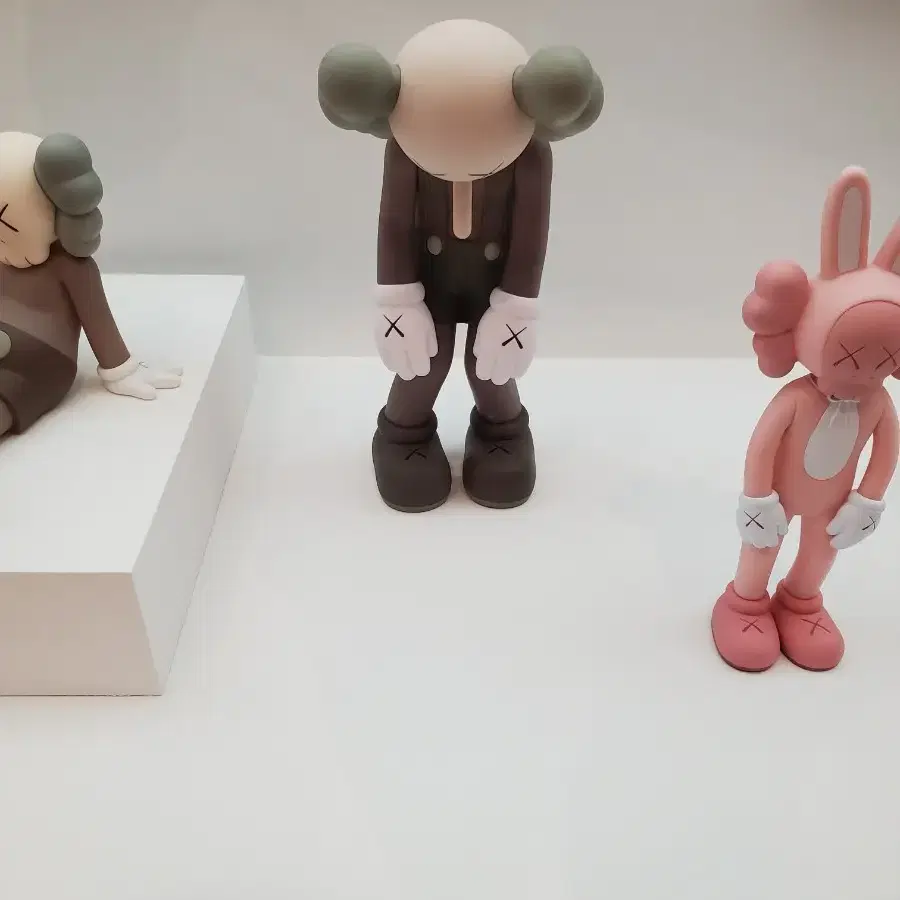 [국내배송] KAWS 카우스 small lie 피규어