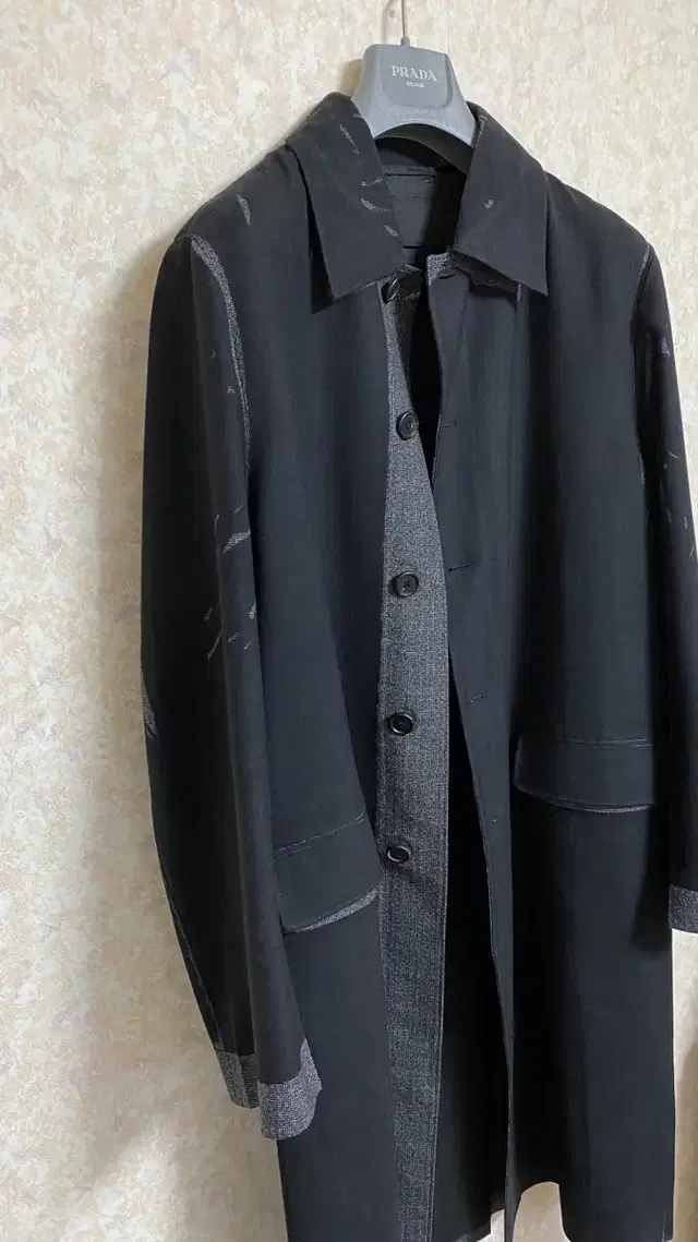 프라다 18FW 컬렉션 Overdyed wool coat (46)