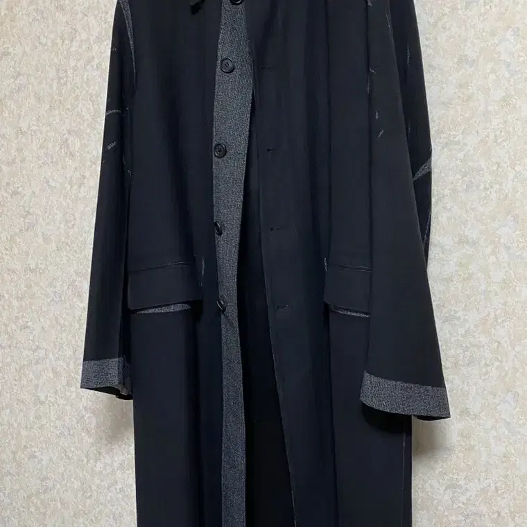 프라다 18FW 컬렉션 Overdyed wool coat (46)