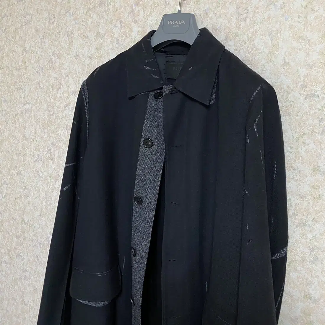 프라다 18FW 컬렉션 Overdyed wool coat (46)