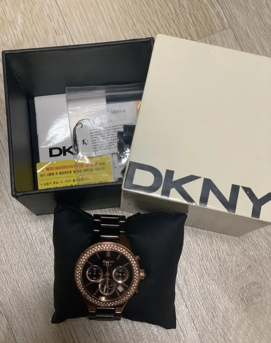 정품 DKNY 시계