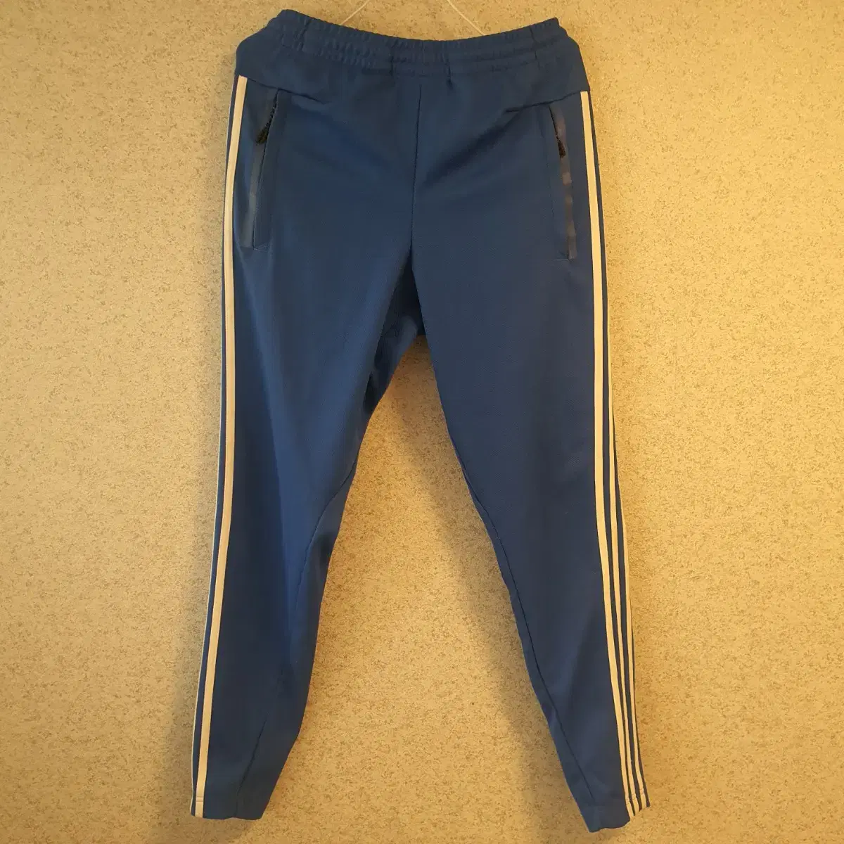 Adidas training pants (bloo)