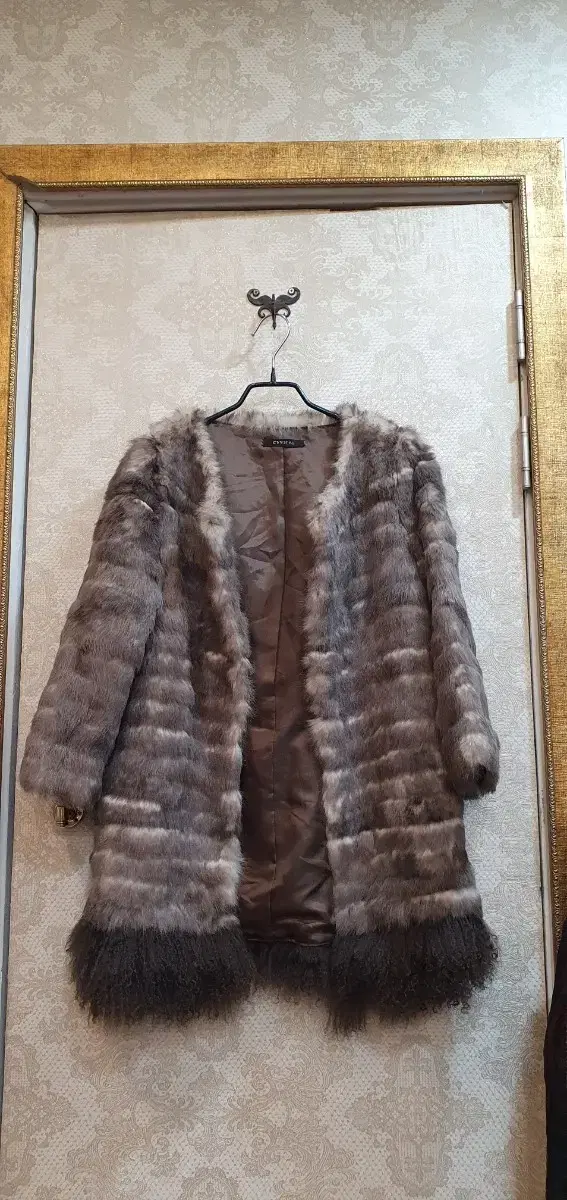 Jacket in a collaboration of rabbit and sheep's wool