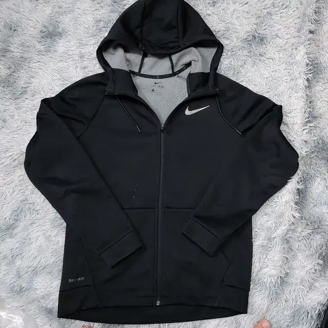 105 Nike Dry Fit Swoosh Logo Hoodie Zip Up