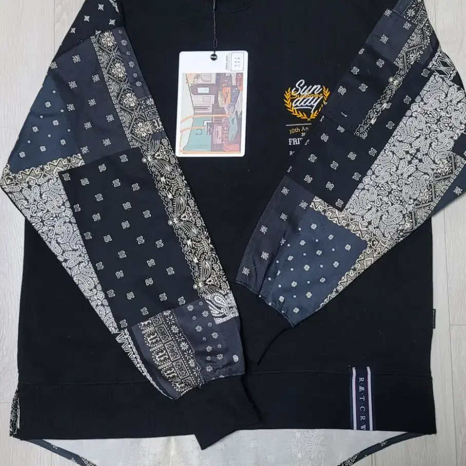 새상품 프리즘웍스 BANDANA OVERSIZED SWEATSHIRT S