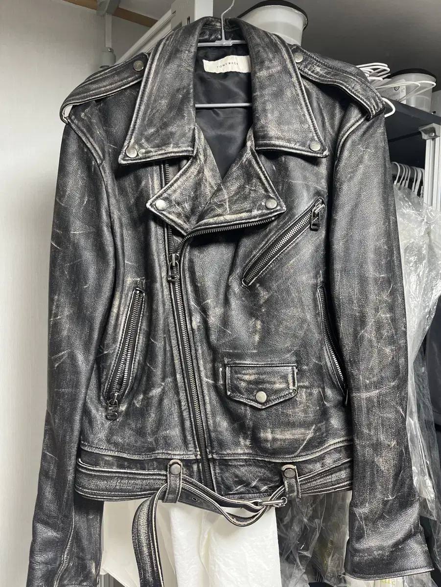 Tony Weck / Damaged Leather Jacket / M