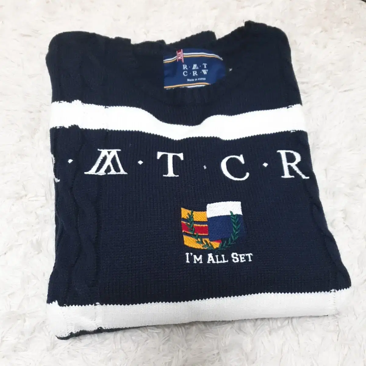 로맨틱 크라운 Round Neck Cable Knit_navy