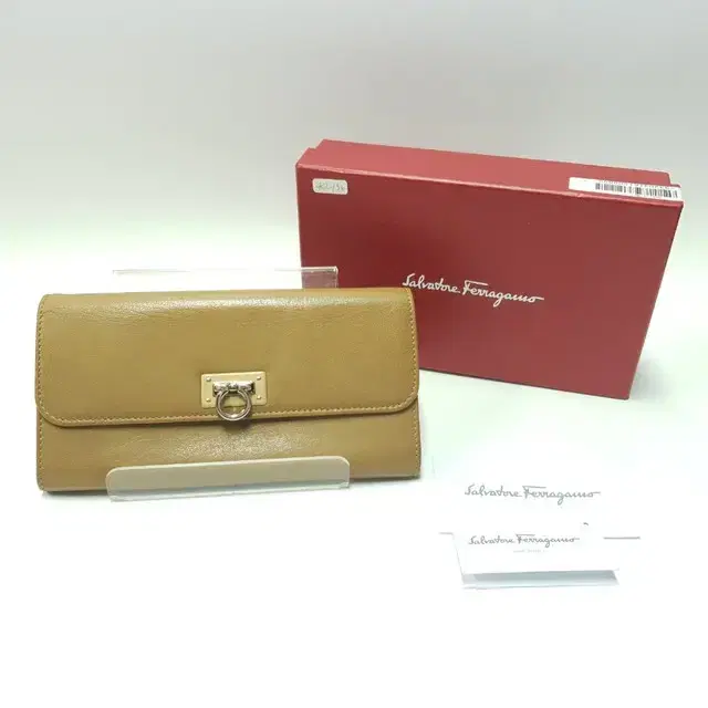 FERRAGAMO 페레가모 간치니 칼프스킨 장지갑 B765