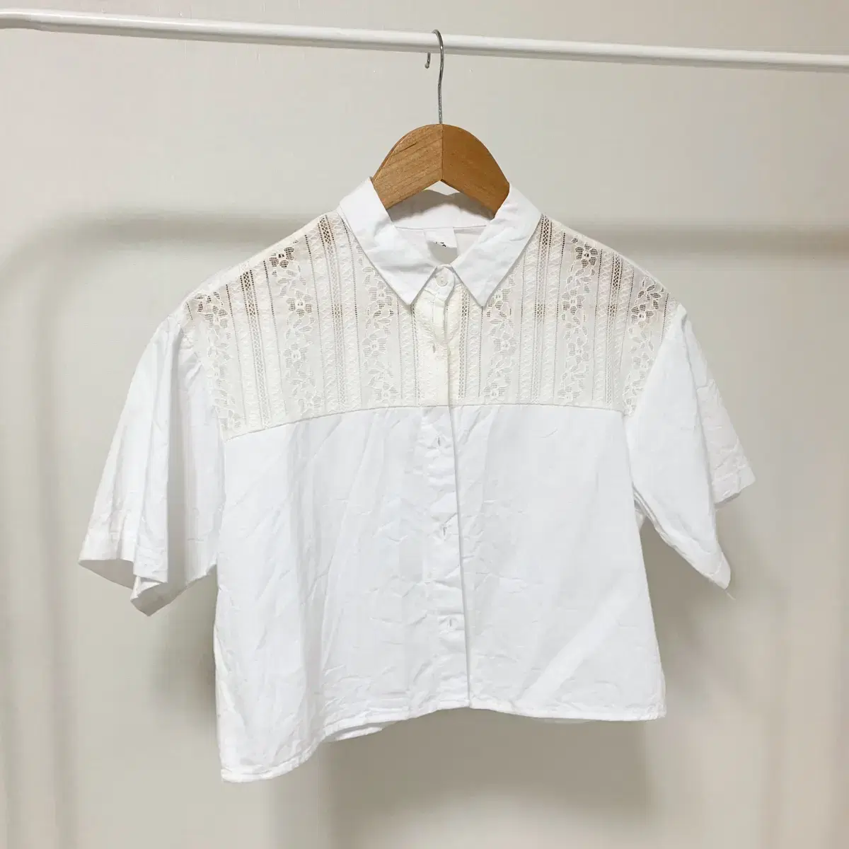 (New Product) Wonder Place Punching Lace Crop White Shirt