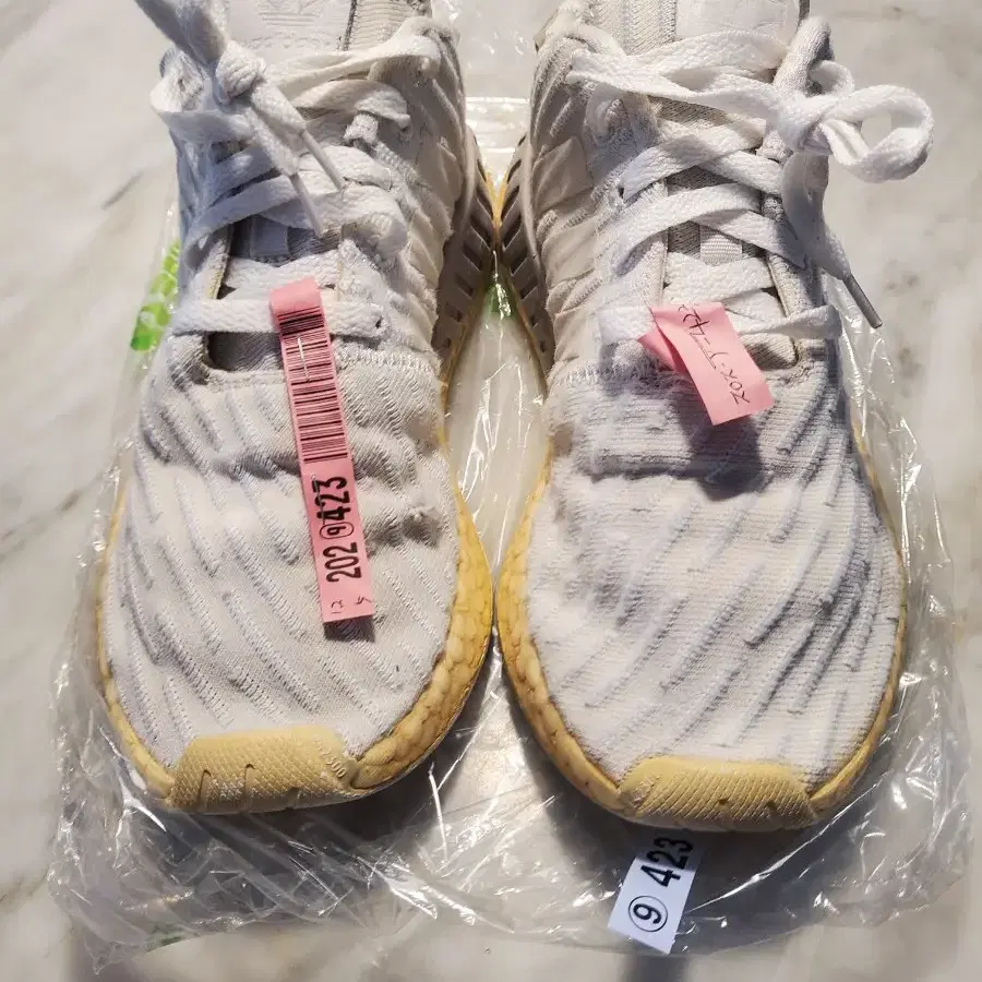 아디다스 NMD R1 PK 화이트 제품 사이즈 255 675001