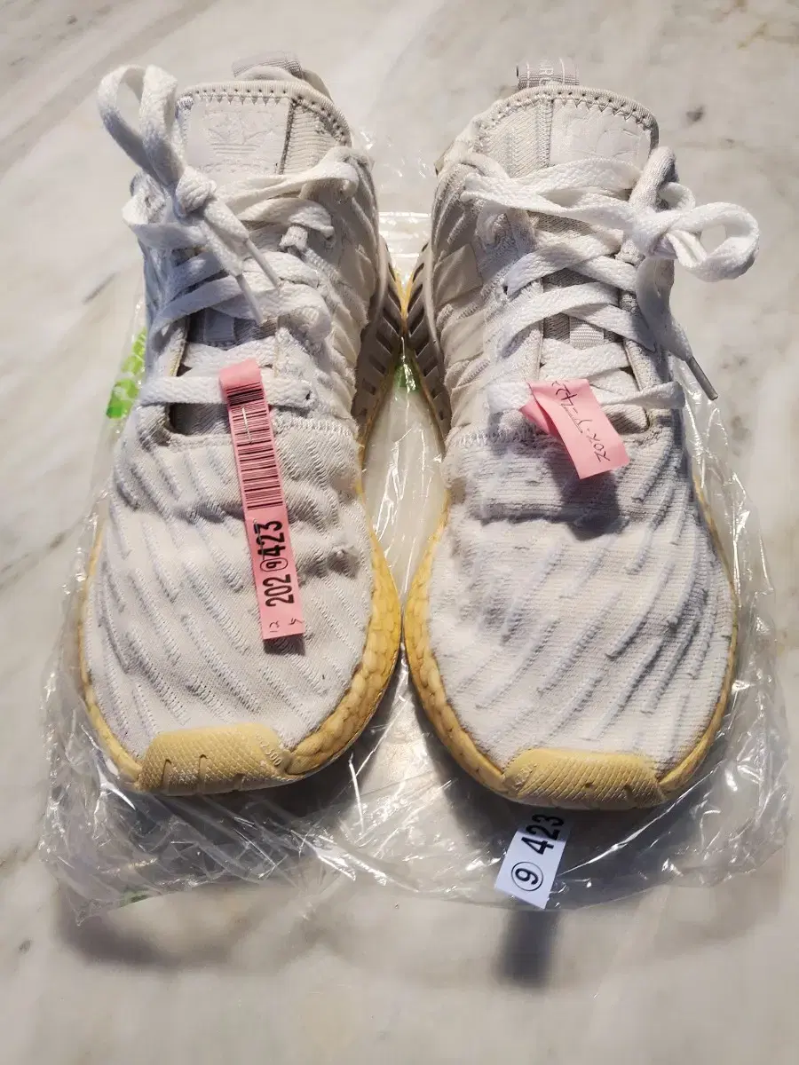 아디다스 NMD R1 PK 화이트 제품 사이즈 255 675001