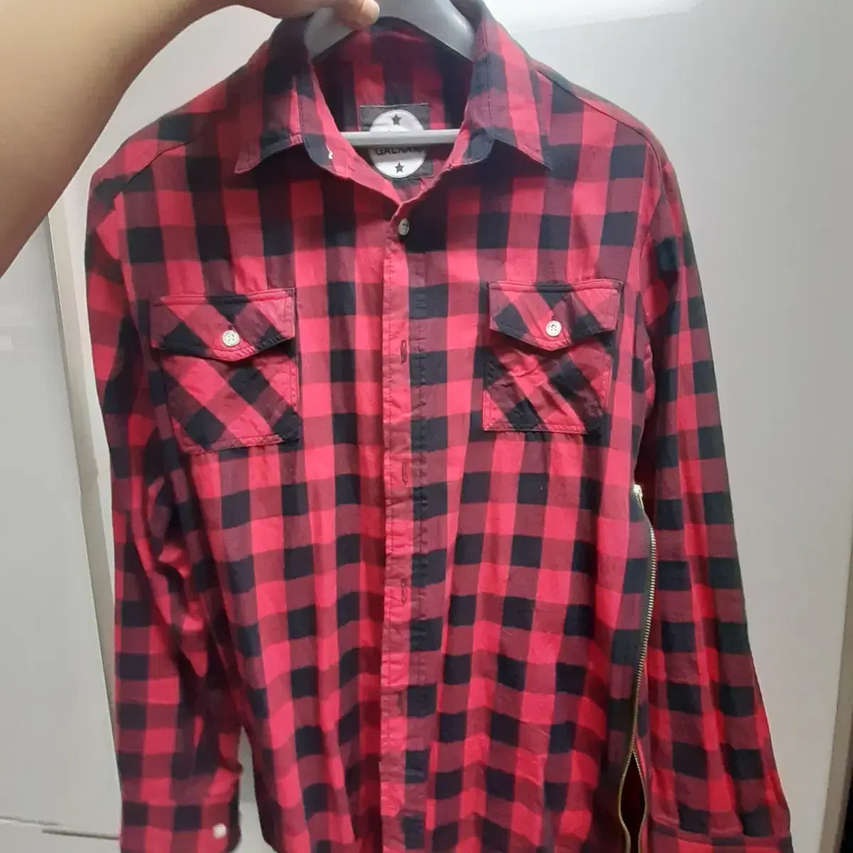 (free =xl) cost 40,000. sideways street check shirt