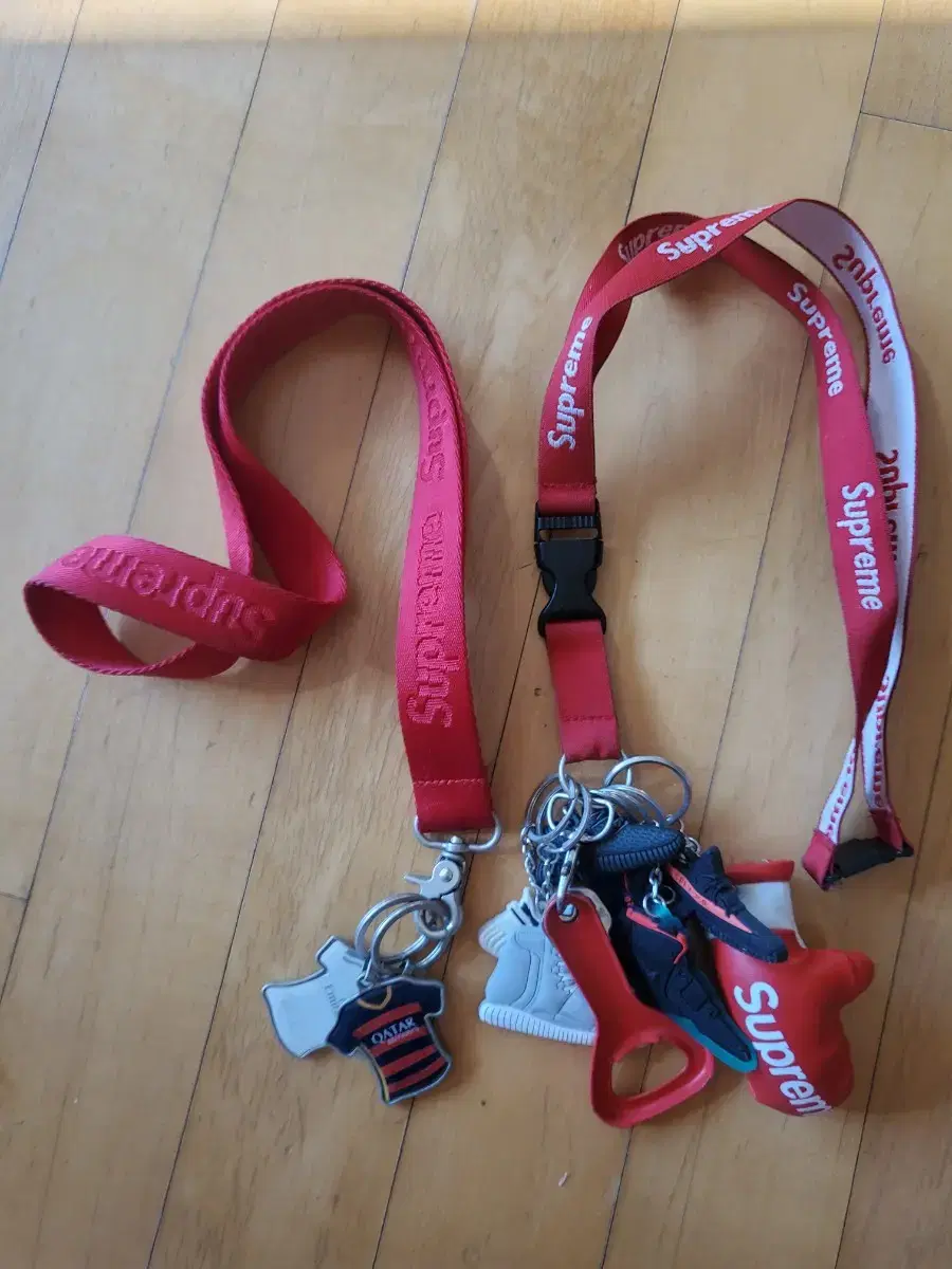 정품 슈프림 Lanyard 목걸이 목줄 악세사리 설날 가격 !