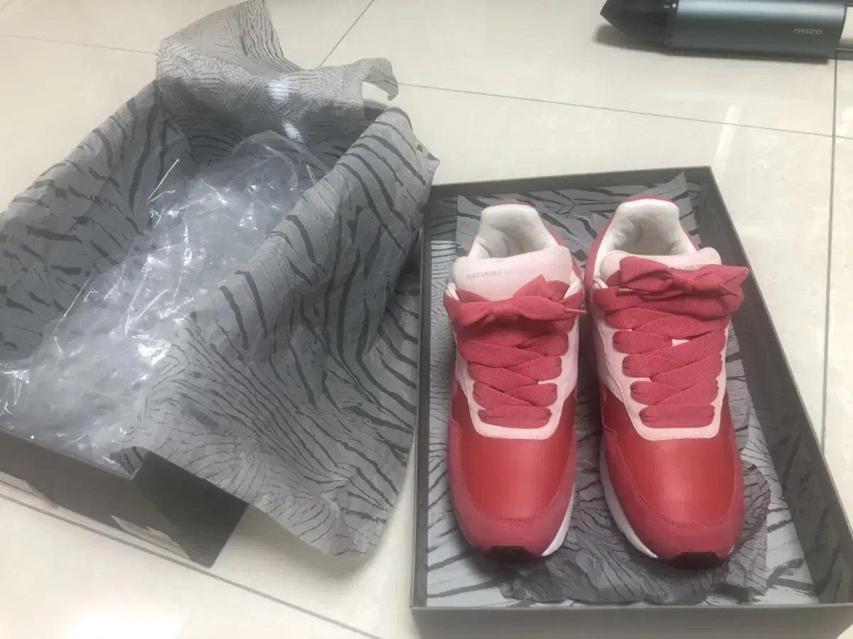 Alexander Mcqueen Runner Pink