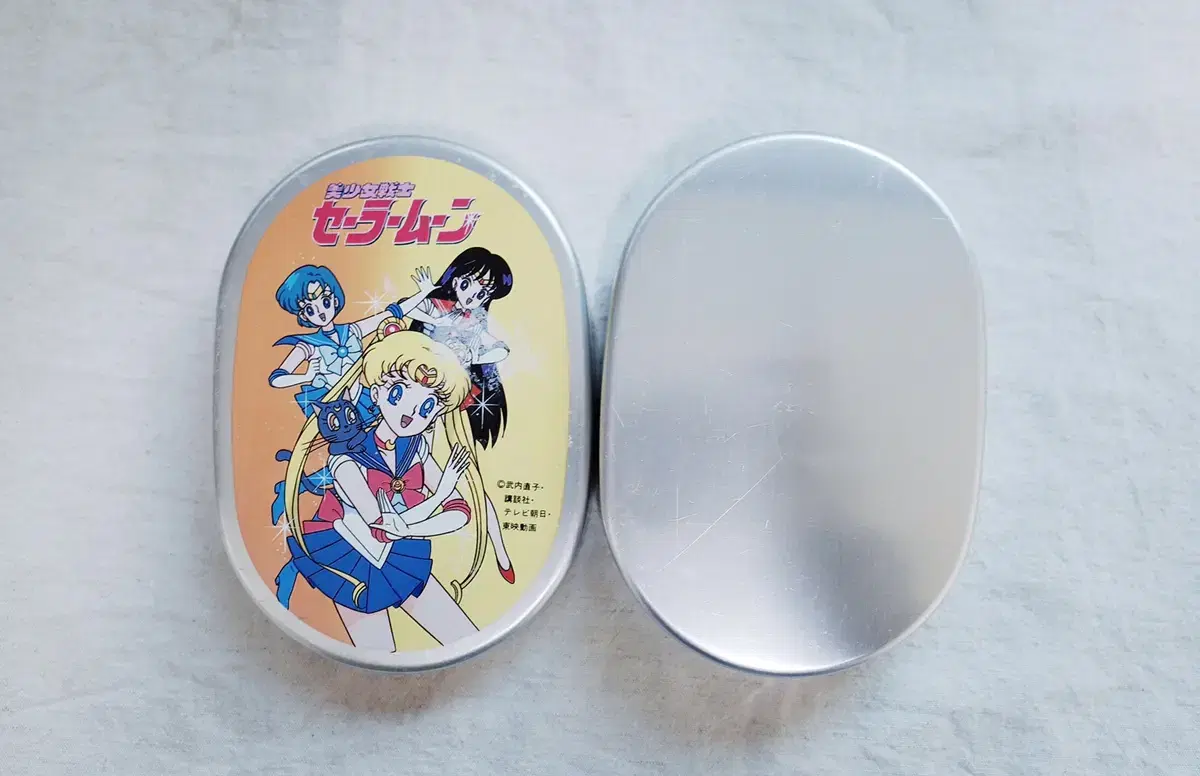 Vintage Collectibles / Miss Sailor Moon sells bento boxes