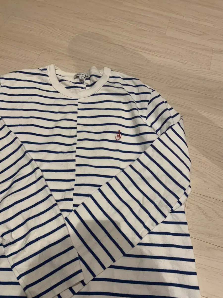 Uniqlo JWA Anderson Striped Unbalanced Borderless Sleeves