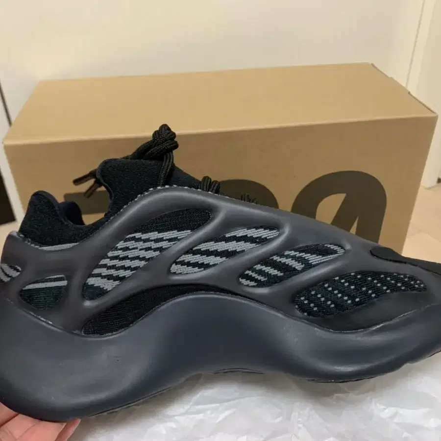 Yeezy700 v3 ALVAH블랙 새제품 판매합니다