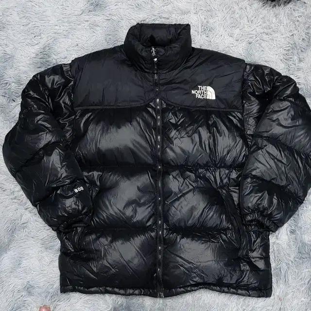 L The North Face Nupsi Matte BlackNo-nonsense design