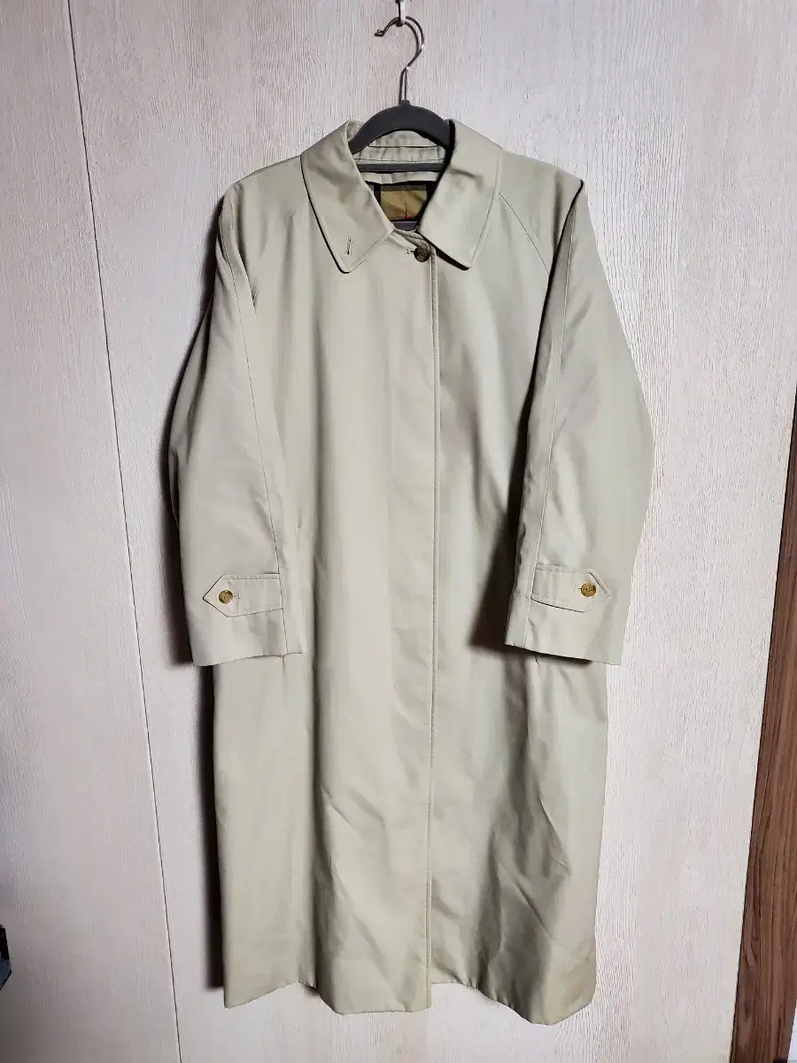 Burberry coat with genuine lining