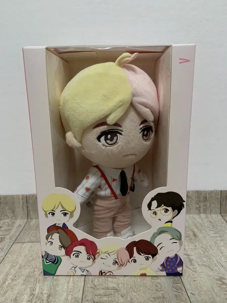 BTS popup store v dolls