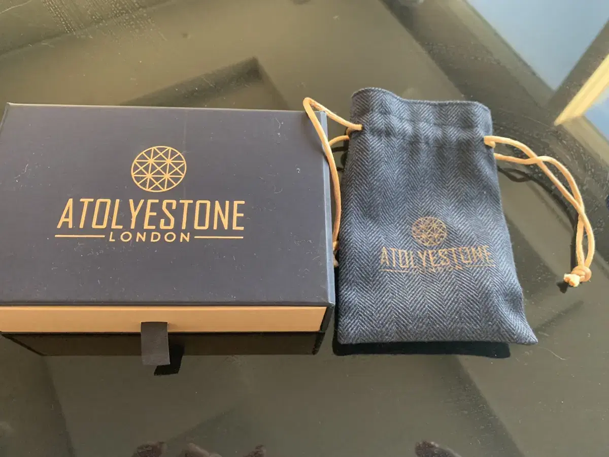 ATOLYESTONE(영국런던)