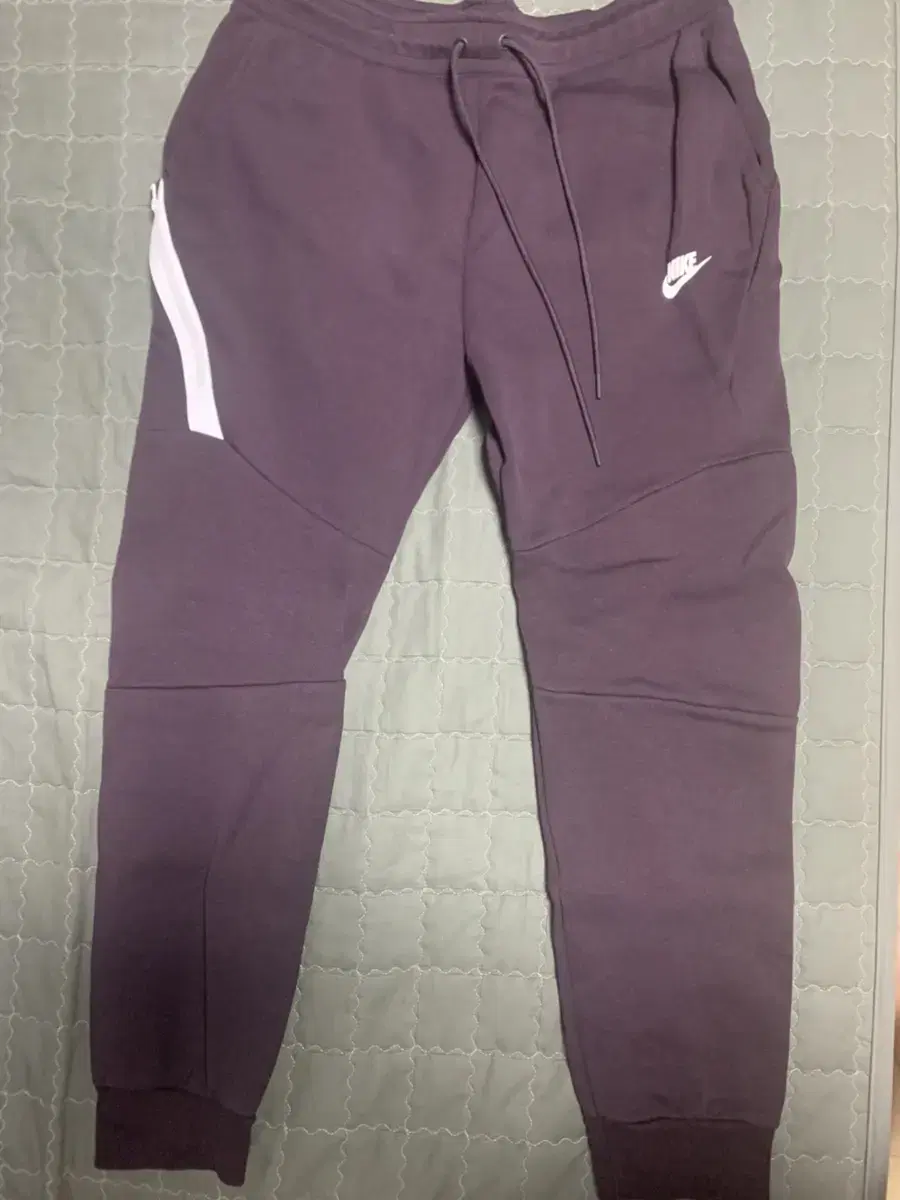 Nike Techpack Jogger Pants (Burgundy)