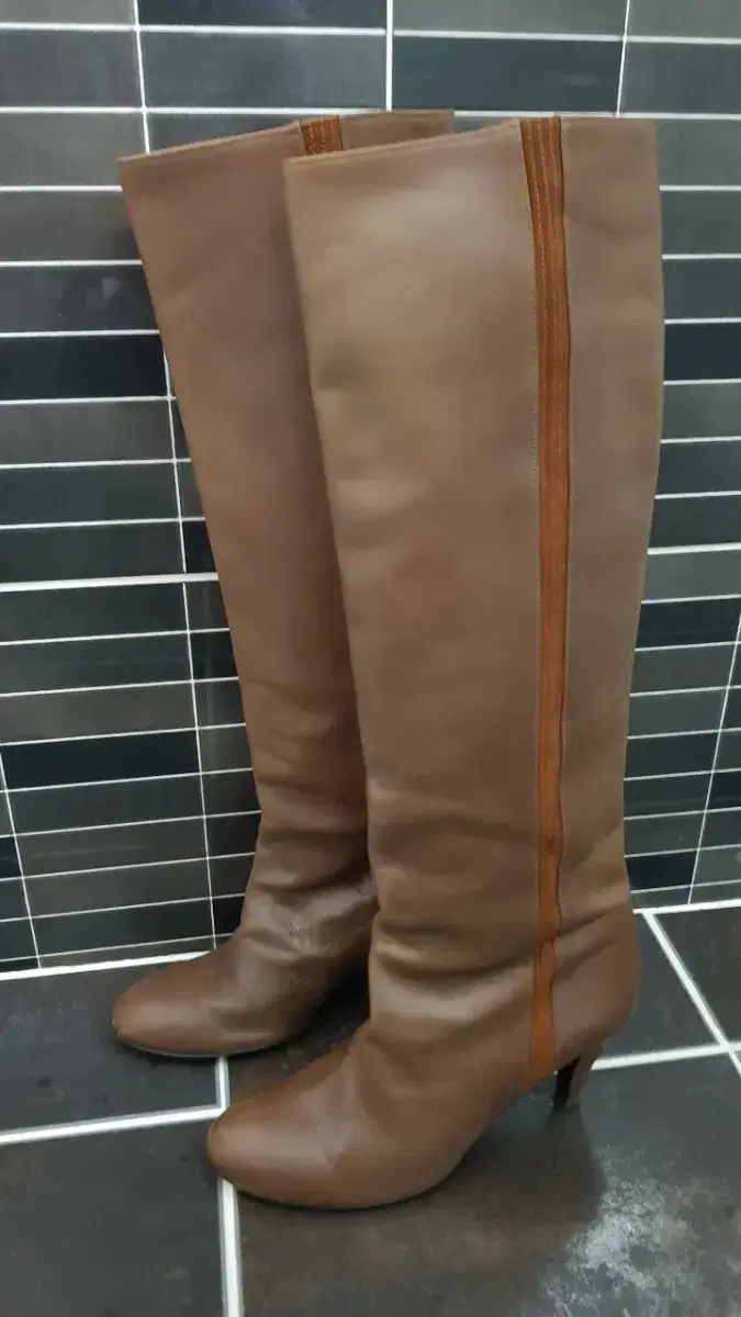 Long boots made of sheepskin for handmade shoes