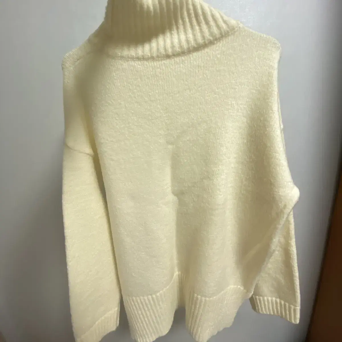 Ivory Neck Pola Knit