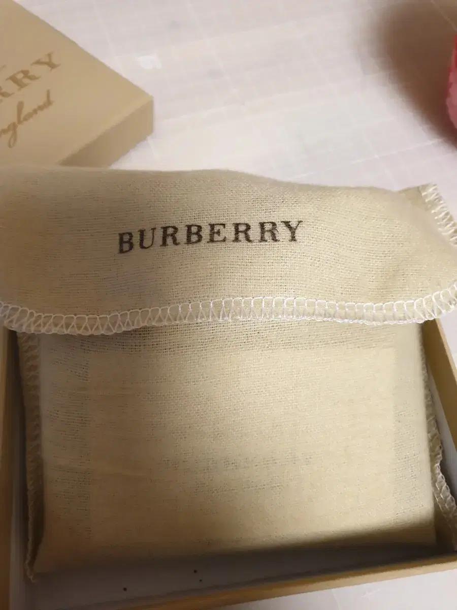 Burberry vahn-geupak