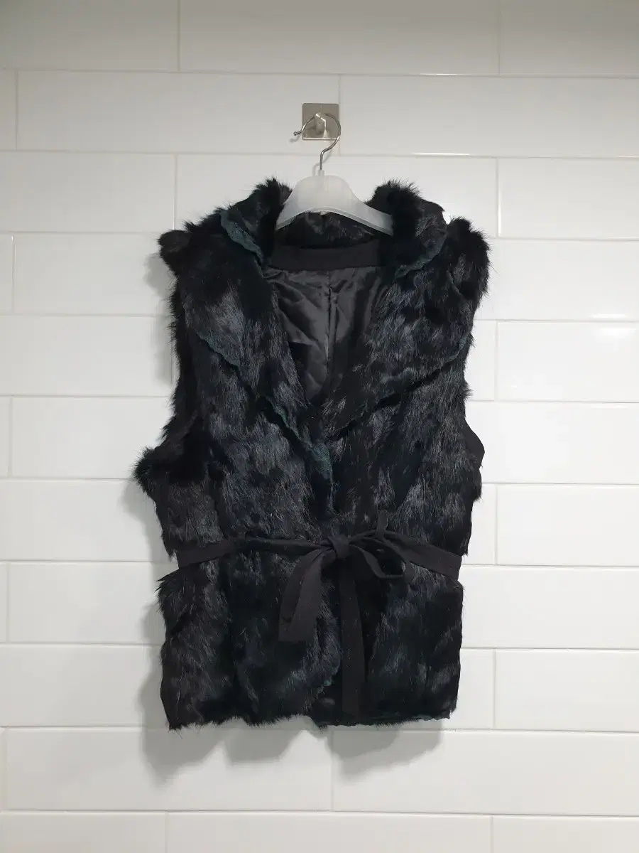 Rabbit Fur Belted Vest 66~55 U