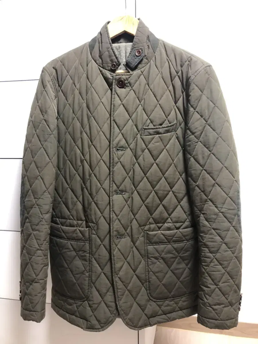 Selling a series of quilted padded jackets