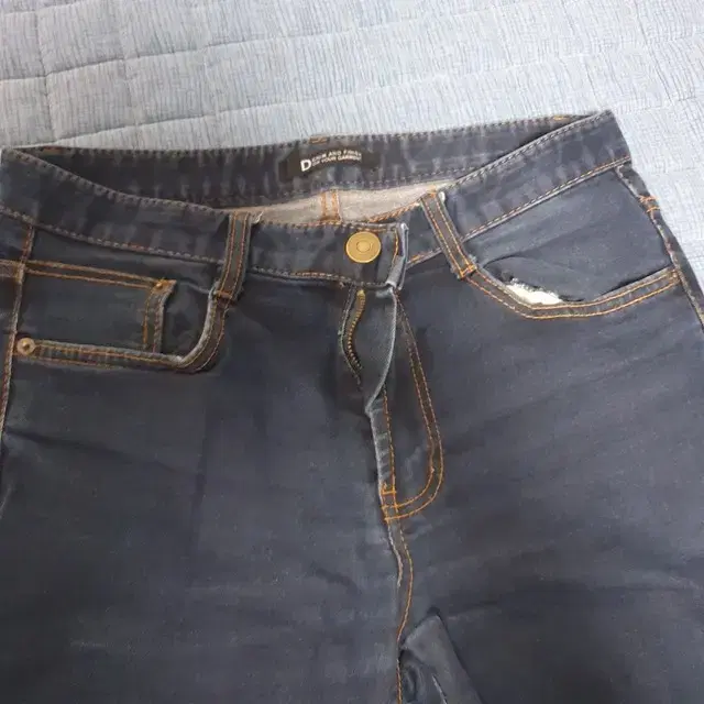 Men's jin blue jeans