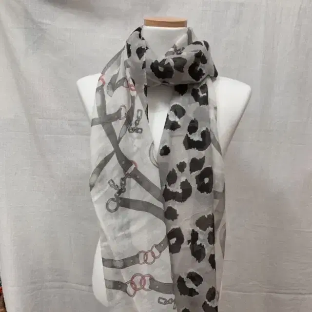 Leopard Chain 2 Long Scarf