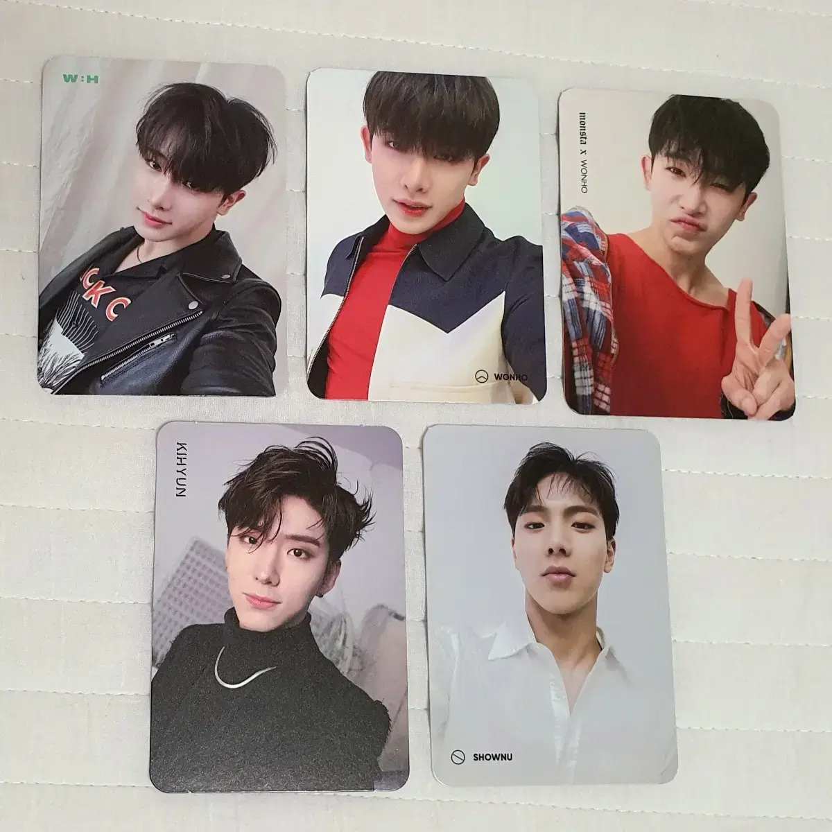 Monsta x album photocard