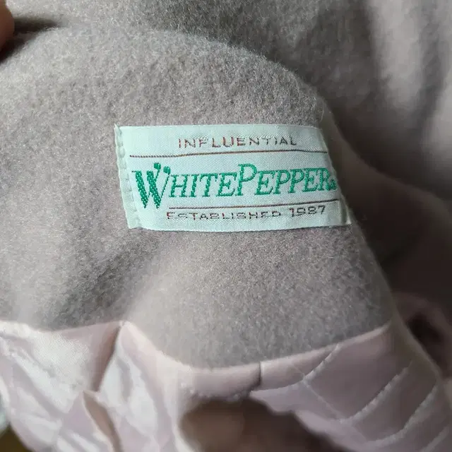 WHITEPEPPER 모직코트