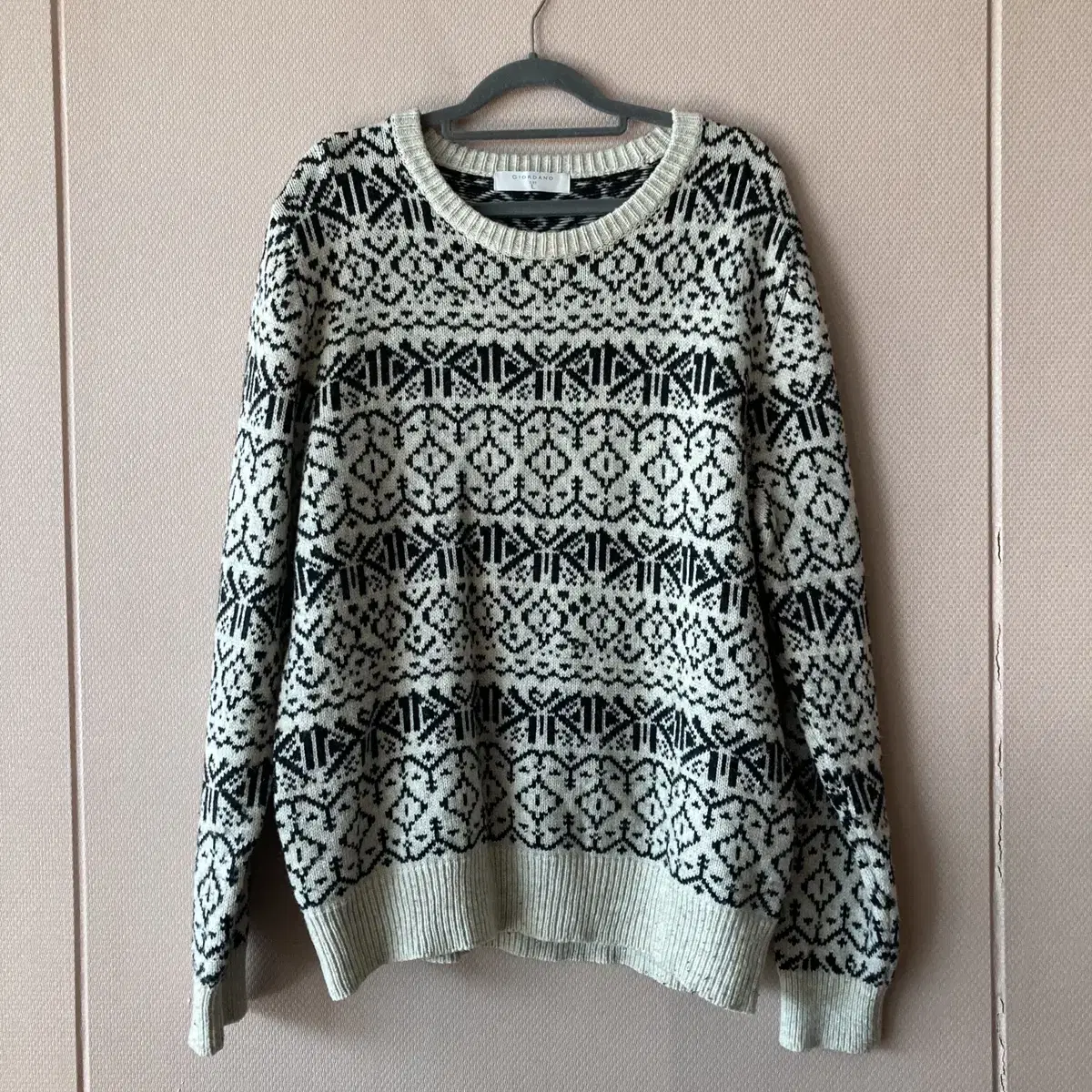 100% Giordano knit sweater