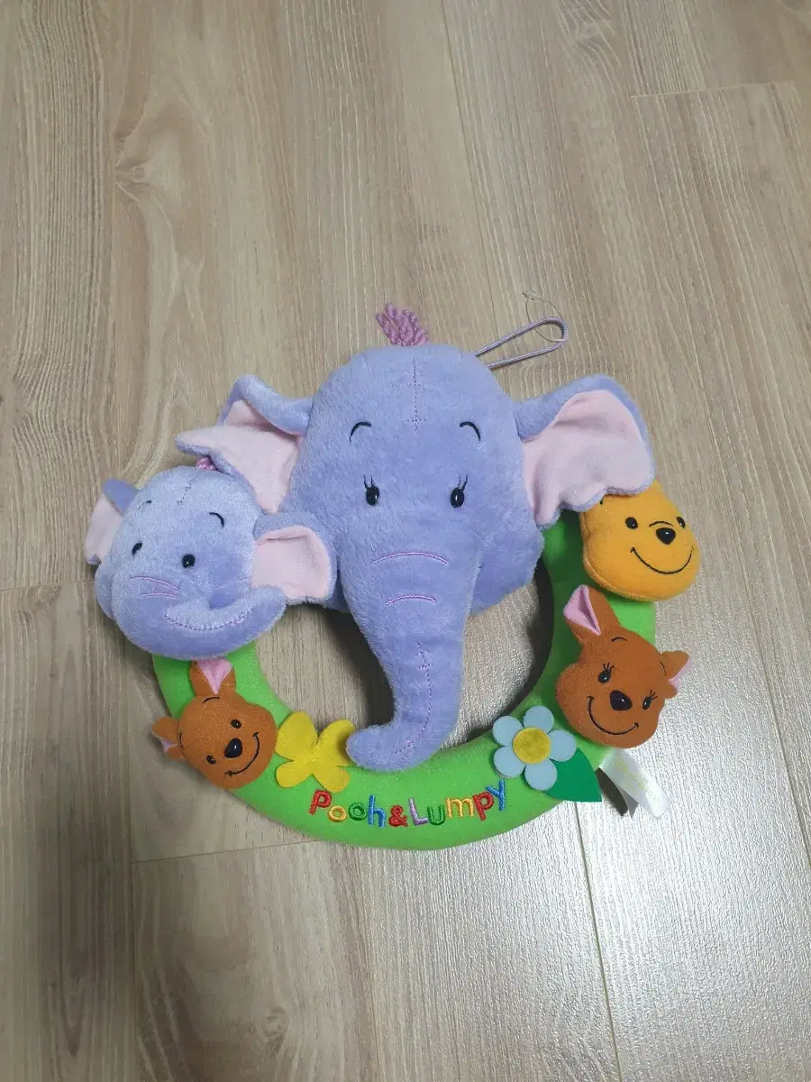 Disney's Winnie the Pooh and Friends Rumpy Pooh lew Wall Plush Wreath