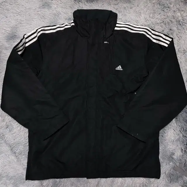 105 Adidas Overfit Symflogo Windbreaker