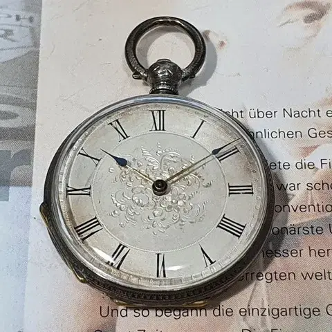 19세기 제작된 Cylinder Pocket Watch. 여성용.