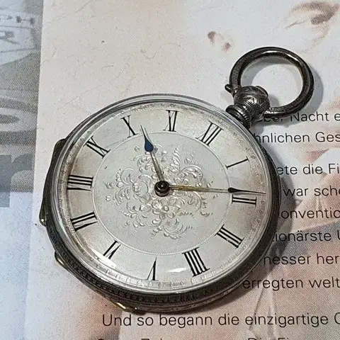 19세기 제작된 Cylinder Pocket Watch. 여성용.