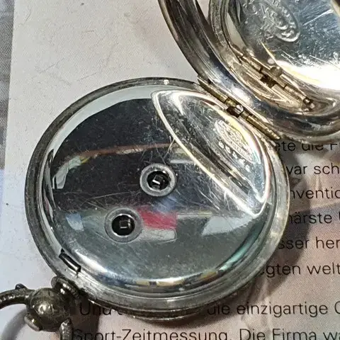 19세기 제작된 Cylinder Pocket Watch. 여성용.