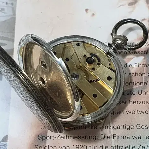 19세기 제작된 Cylinder Pocket Watch. 여성용.