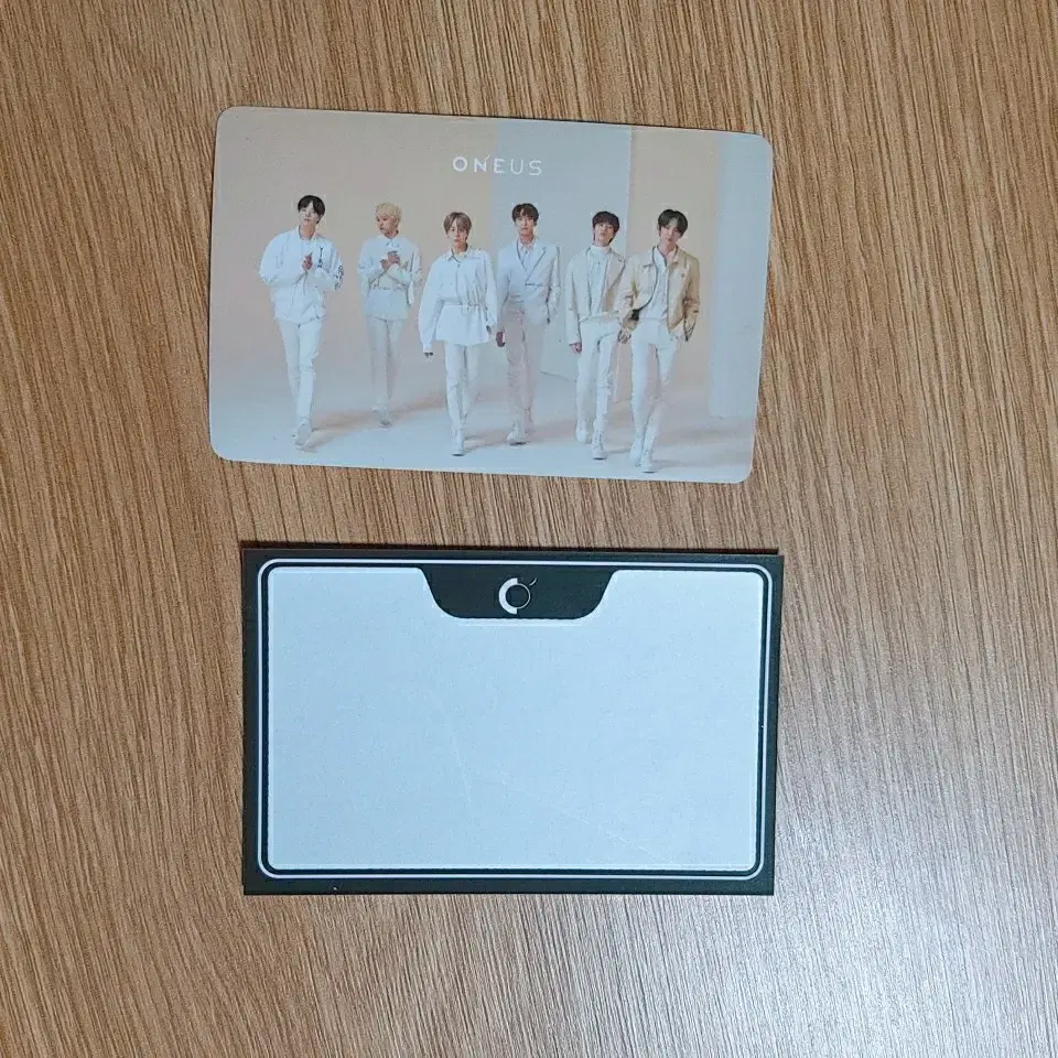 Oneus kard sells stickers, scratch photocard 