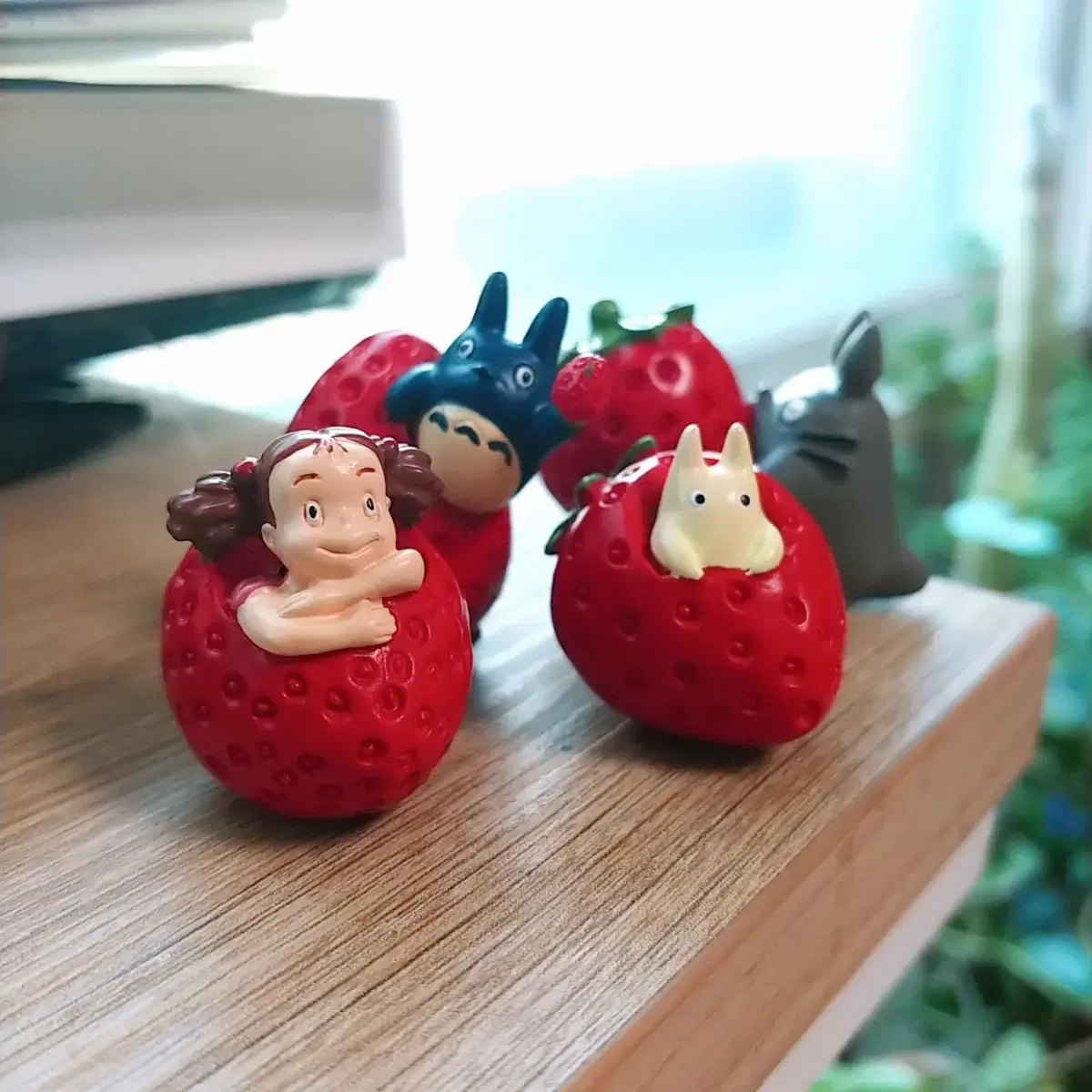 (Until March 10) Strawberry Totoro Figure Set