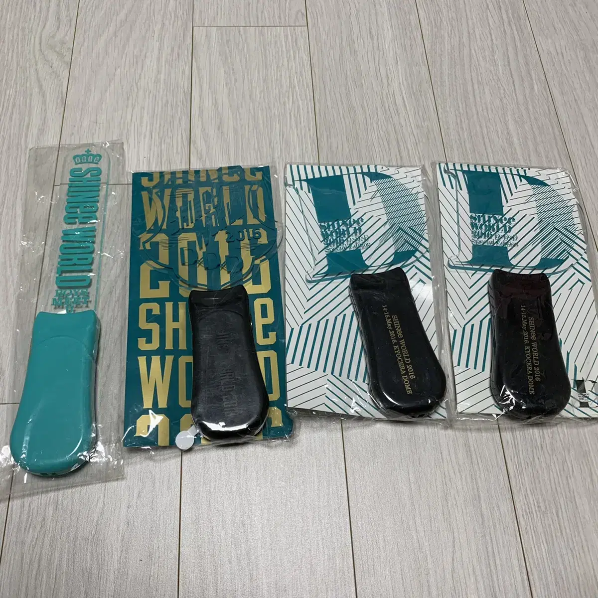 Shinee Japan lightstick glow sticks