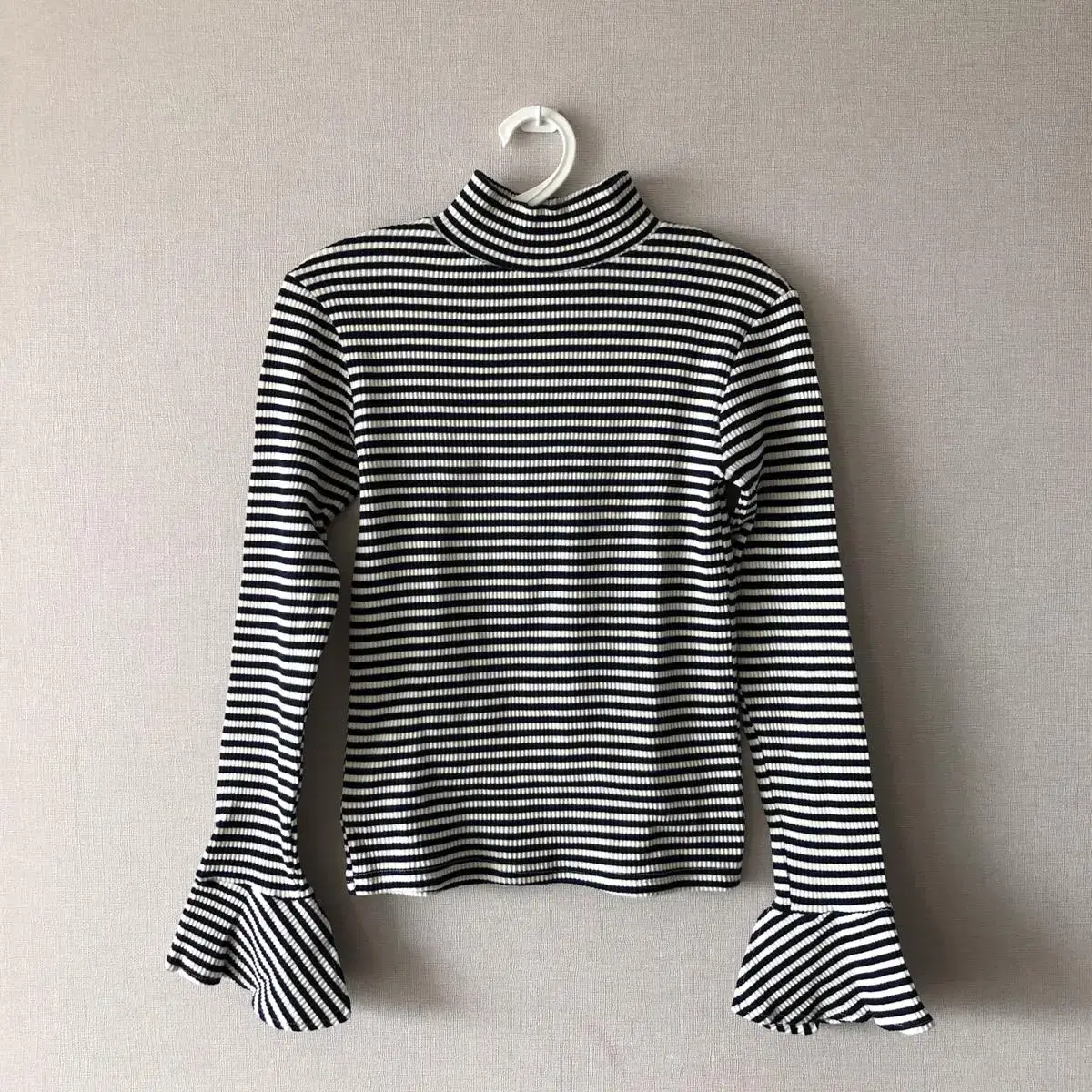 Today Only)Navy dangara cuffed sleeve t-shirt striped turtle neck pola blouse