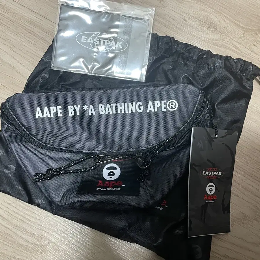 이스트팩 x Bape 2nd (AAPE) 콜라보 힙쌕