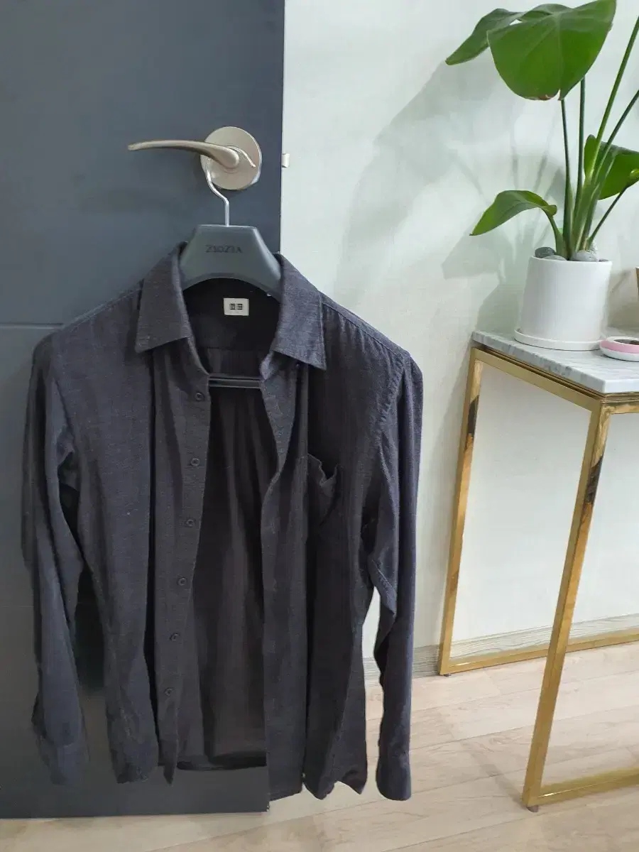 Uniqlo shirt L