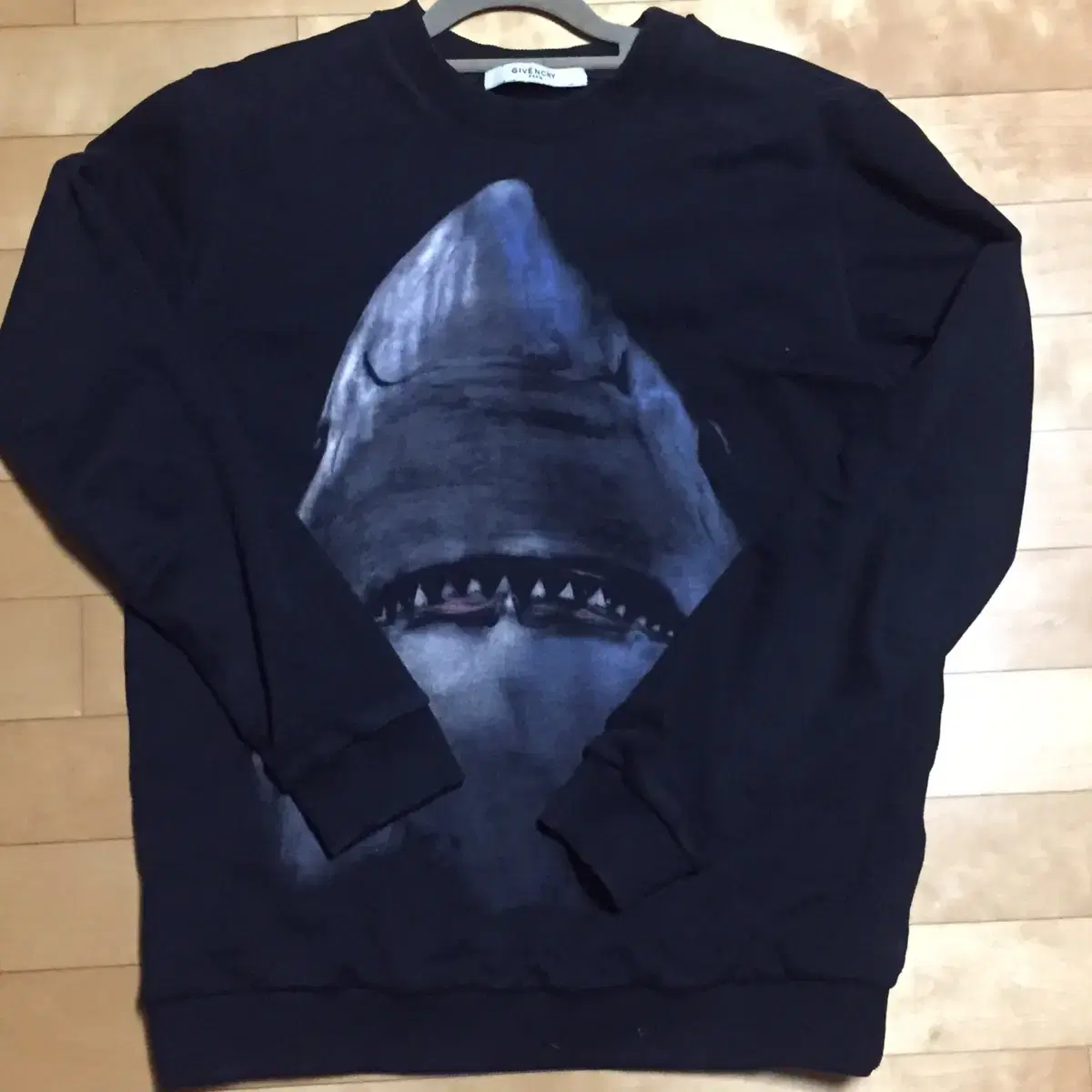 Givenchy Shark Top